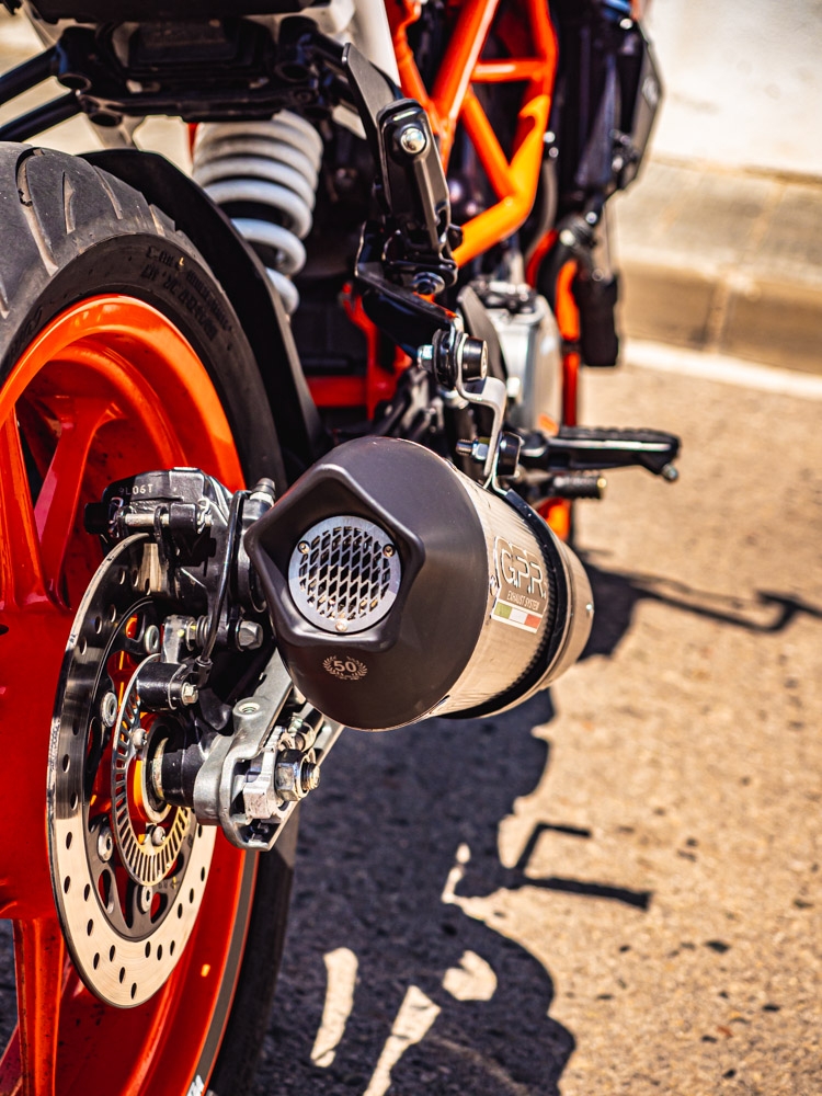 Escape compatible con Ktm Duke 250 2017-2020, GP Evo4 Poppy, Escape legal, homologado, silenciador con db killer desmontable y tubo de conexión específico 