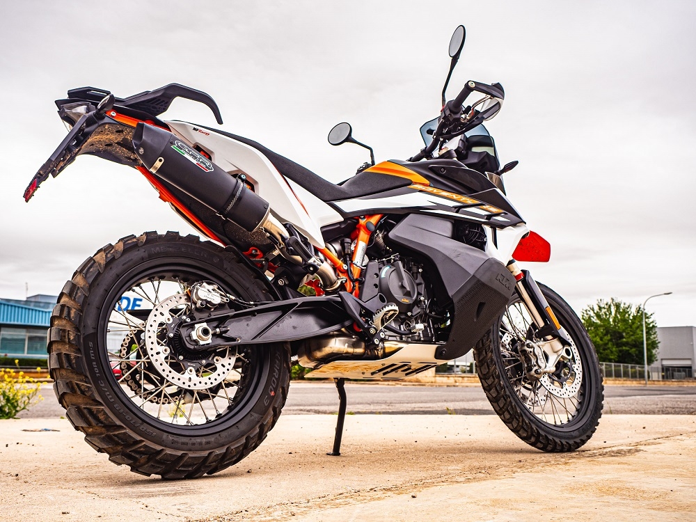Escape compatible con Ktm Adventure 890 2020-2024, GP Evo4 Black Titanium, Escape legal, homologado, silenciador con db killer desmontable y tubo de conexión específico 