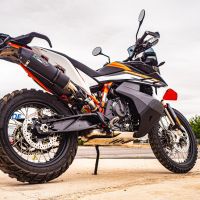 Escape compatible con Ktm Adventure 890 2020-2024, GP Evo4 Black Titanium, Escape legal, homologado, silenciador con db killer desmontable y tubo de conexión específico 