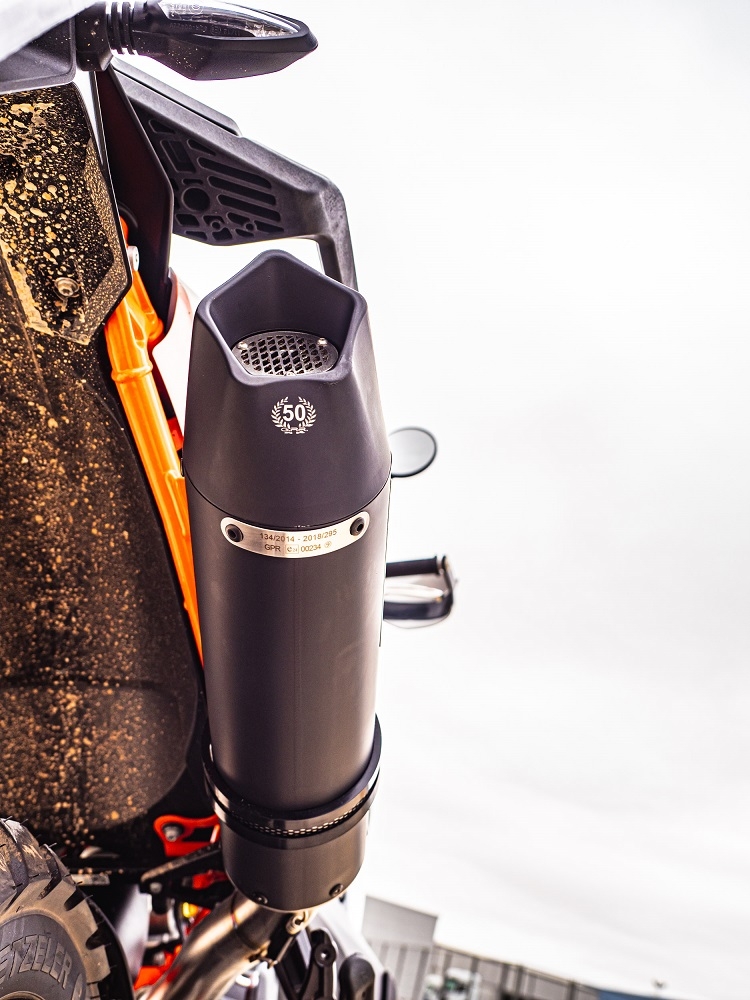 Escape compatible con Ktm Adventure 890 2020-2024, GP Evo4 Black Titanium, Escape legal, homologado, silenciador con db killer desmontable y tubo de conexión específico 