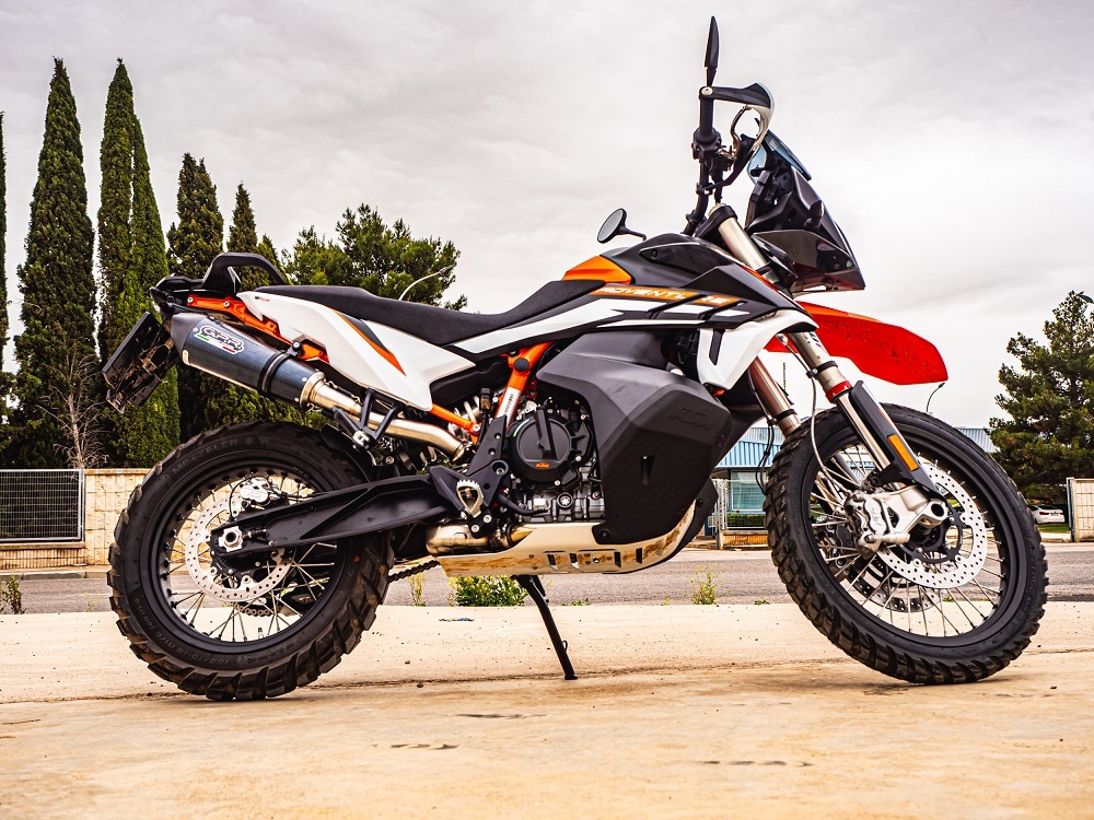 Escape compatible con Husqvarna Norden 901 2022-2024, GP Evo4 Poppy, Escape legal, homologado, silenciador con db killer desmontable y tubo de conexión específico 