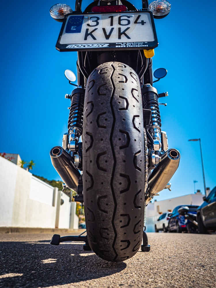 Escape compatible con Triumph Street Twin 900 2020-2021, Deeptone Inox, Par de terminales de escape homologados, con db killer extraíbles y tubos de conexión específicos 