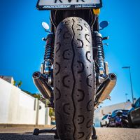 Escape compatible con Triumph Street Twin 900 2020-2021, Deeptone Inox, Par de terminales de escape homologados, con db killer extraíbles y tubos de conexión específicos 