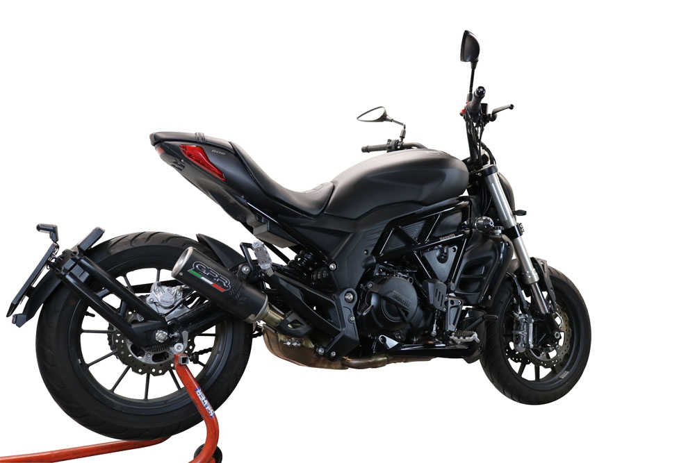 Escape compatible con Benelli 502 C 2019-2020, M3 Black Titanium, Escape legal, homologado, silenciador con db killer desmontable y tubo de conexión específico 