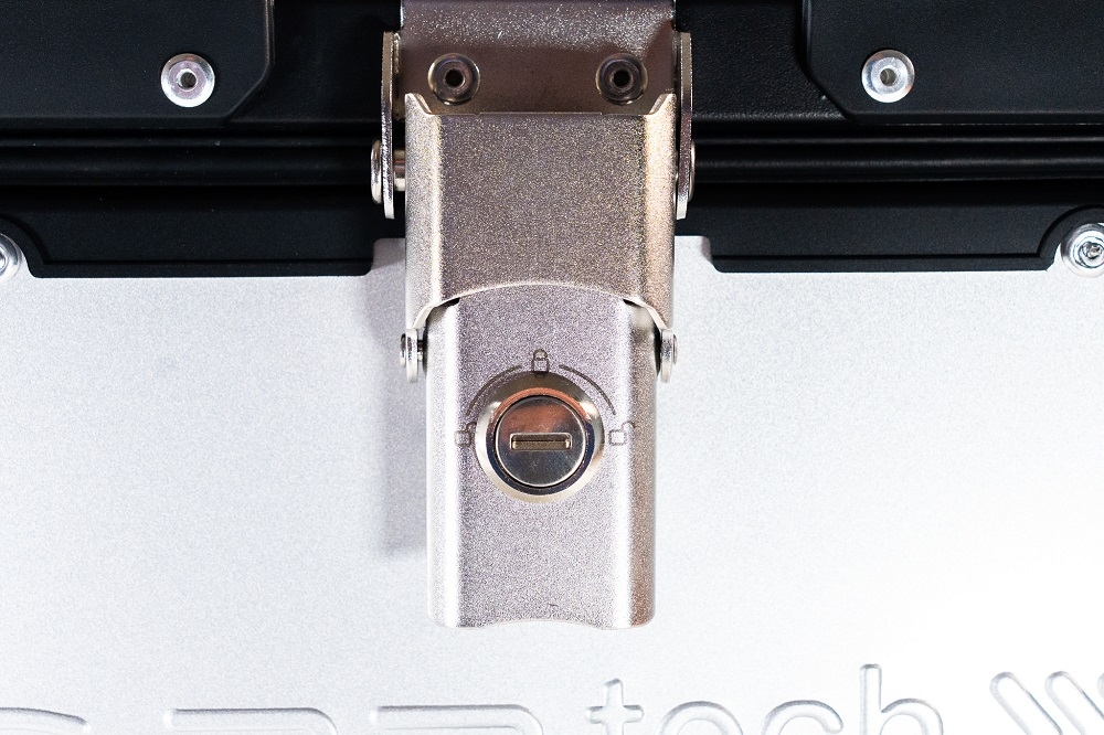 GPR TECH BAUL ALPI-TECH 45 LT. PLATA Baúl superior Top Case de aluminio, respaldo blando incluido, color plata con placa universal incluida Capacidad Litros 45