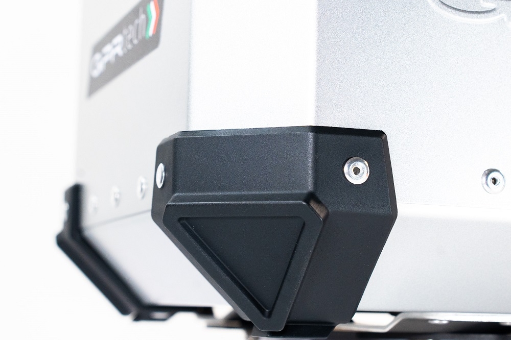 GPR TECH BAUL ALPI-TECH 45 LT. PLATA Baúl superior Top Case de aluminio, respaldo blando incluido, color plata con placa universal incluida Capacidad Litros 45