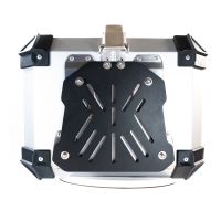 GPR TECH BAUL ALPI-TECH 45 LT. PLATA Baúl superior Top Case de aluminio, respaldo blando incluido, color plata con placa universal incluida Capacidad Litros 45