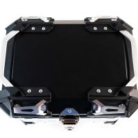 GPR TECH BAUL ALPI-TECH 45 LT. PLATA Baúl superior Top Case de aluminio, respaldo blando incluido, color plata con placa universal incluida Capacidad Litros 45