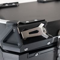 GPR TECH BAUL ALPI-TECH 45 LT. NEGRO Baúl superior en aluminio, respaldo blando incluido, color negro con placa universal incluida Capacidad Litros 45