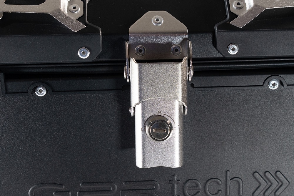 GPR TECH BAUL ALPI-TECH 45 LT. NEGRO Baúl superior en aluminio, respaldo blando incluido, color negro con placa universal incluida Capacidad Litros 45