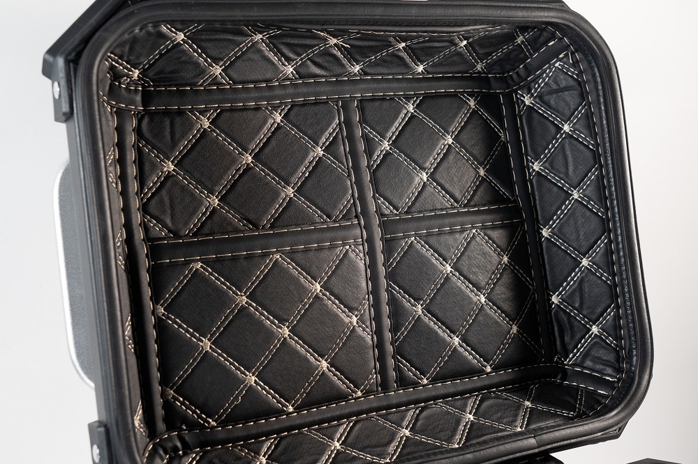 GPR TECH BAUL ALPI-TECH 45 LT. NEGRO Baúl superior en aluminio, respaldo blando incluido, color negro con placa universal incluida Capacidad Litros 45