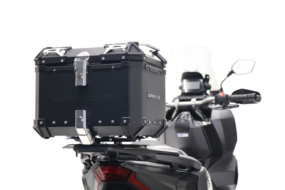 Baúl GPR TECH compatible con  Honda Forza 300 2018/2023 Baúl Alpi-Tech en aluminio, color negro con placa específica incluida Capacidad Litros 45