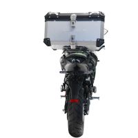 GPR TECH compatible con  Kawasaki Versys 650 2023/2024 e5 plus Baúl Alpi-Tech en aluminio color plata con placa específica incluida Capacidad Litros 45