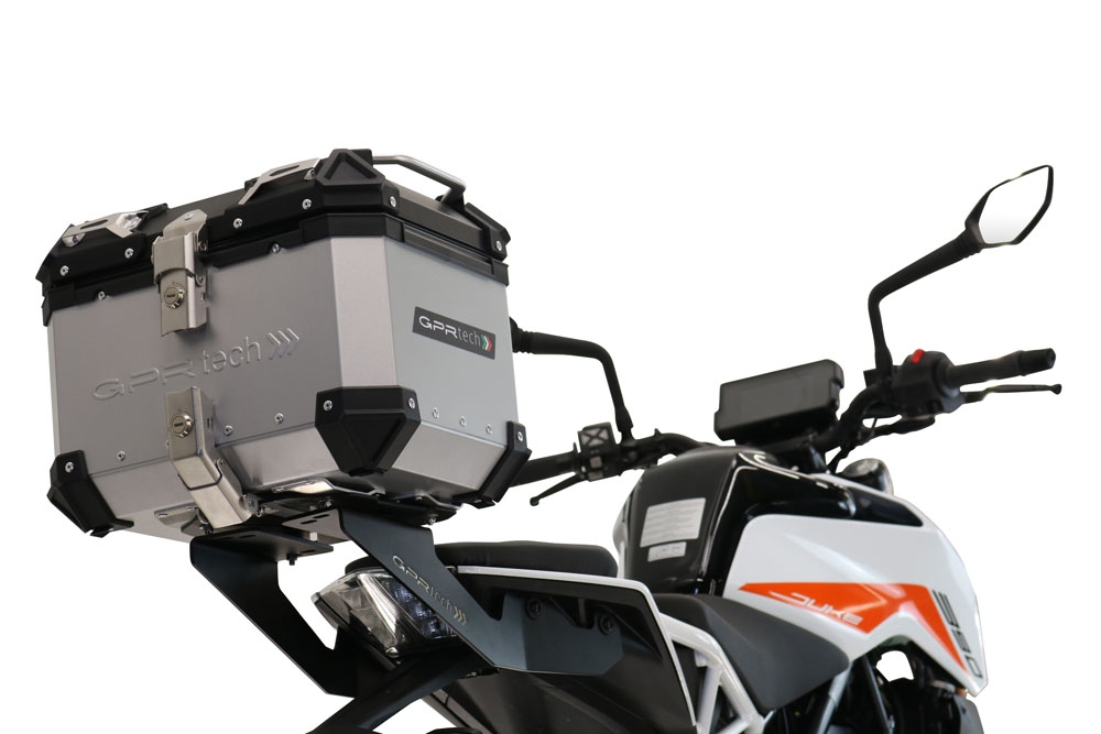 Baúl GPR TECH compatible con  Ktm Duke 250 2017/2020 e4 Baúl Alpi-Tech en aluminio color plata, incluye portaequipajes específico de aluminio y placa especifica de acero. Capacidad Litros 45