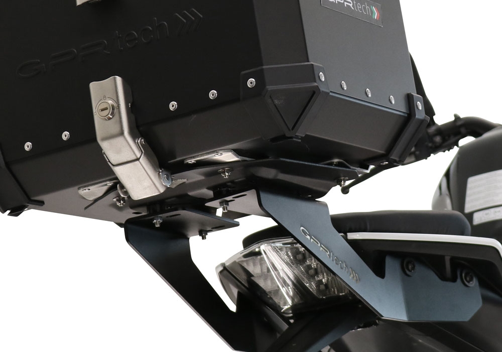 Baúl GPR TECH compatible con  Ktm Duke 250 2021/2023 e4 Baúl Alpi-Tech en aluminio color plata, incluye portaequipajes específico de aluminio y placa especifica de acero. Capacidad Litros 45