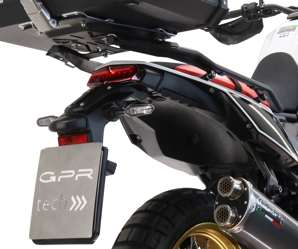 Baúl GPR TECH compatible con  Yamaha Tenere 700 2019/2020 e4 Baúl Alpi-Tech en aluminio color plata, incluye portaequipajes específico de aluminio y placa especifica de acero. Capacidad Litros 55