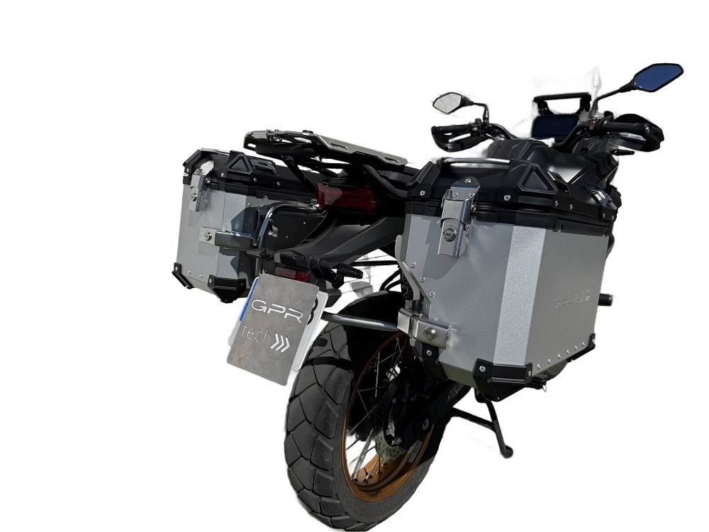 GPR TECH compatible con  Voge 525DSX 2023/2025 e5 Par de maletas laterales en aluminio con lado derecho contorneado, color plata con portaequipajes específico Capacidad 38 LT. + 32 LT.