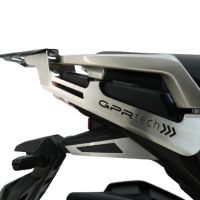 Baúl GPR TECH compatible con  Sym ADX 125 2024/2026 e5 Plus Baúl Alpi-Tech en aluminio, color negro con placa específica incluida Capacidad Litros 26