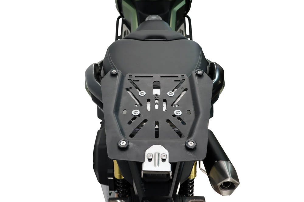 Baúl GPR TECH compatible con  Voge SR 450 X 2026/2027 e5 plus Baúl Alpi-Tech en aluminio color plata, incluye portaequipajes específico de aluminio y placa especifica de acero. Capacidad Litros 26
